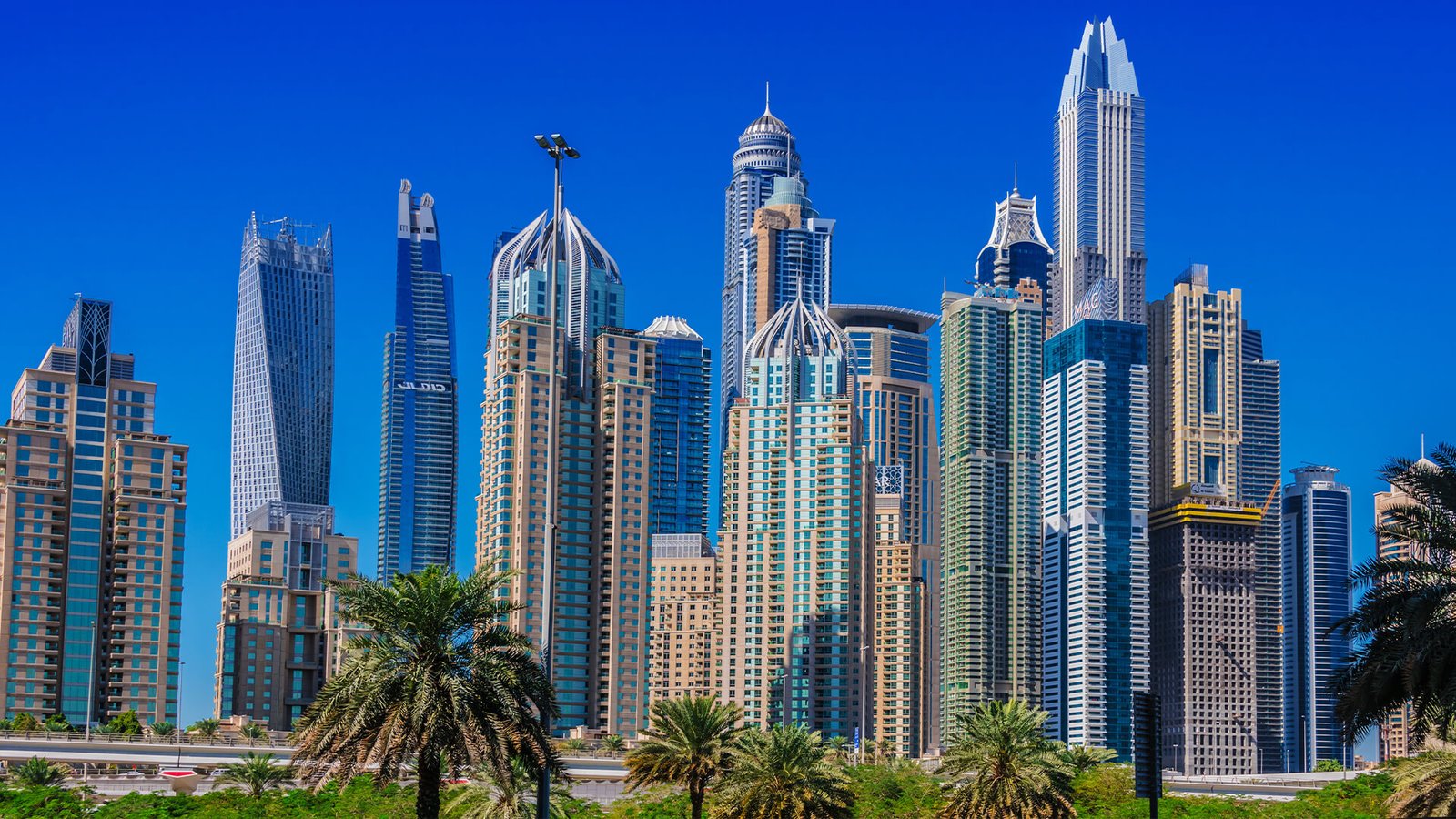 Dubai Real Estate Booms: AED13.5 Billion in Transactions Last Week!